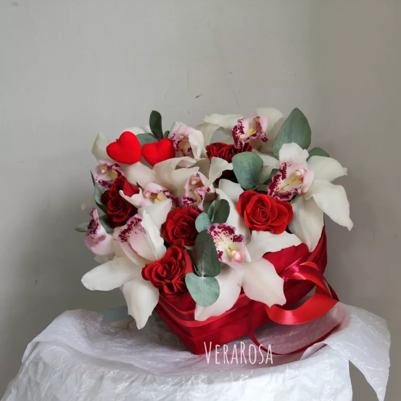 Бархатное сердце розы и орхидеи 1